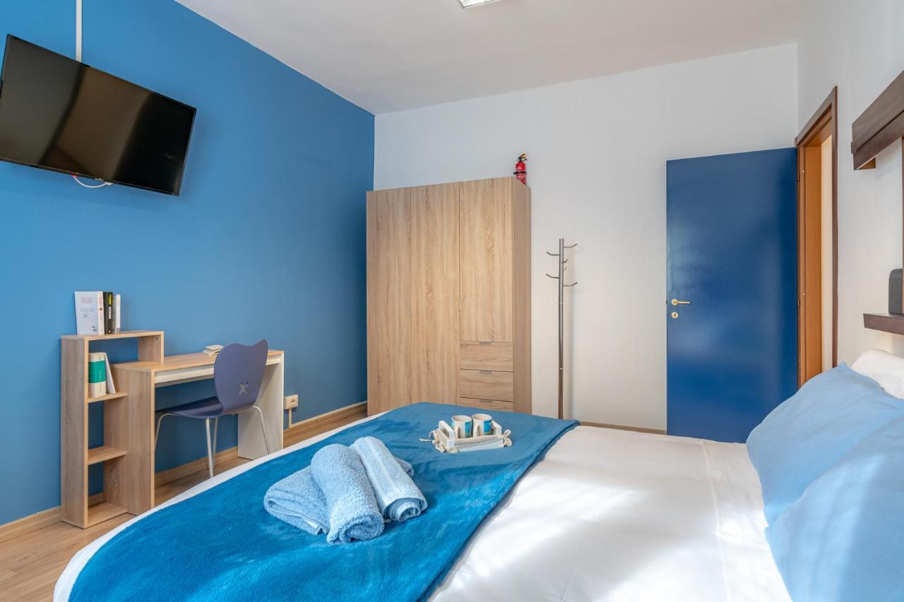 Bilocale Blue Relax Apartment Erba Ngoại thất bức ảnh