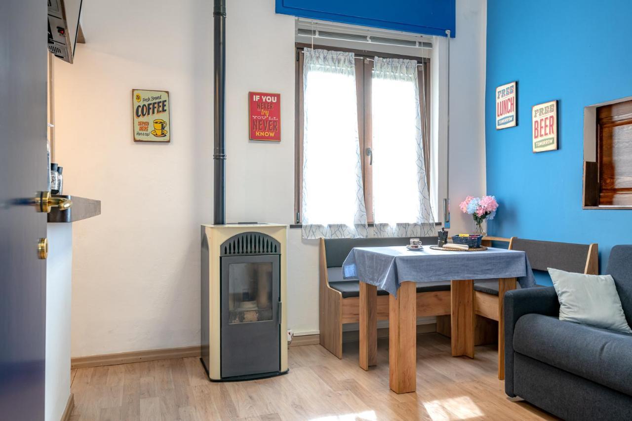 Bilocale Blue Relax Apartment Erba Ngoại thất bức ảnh