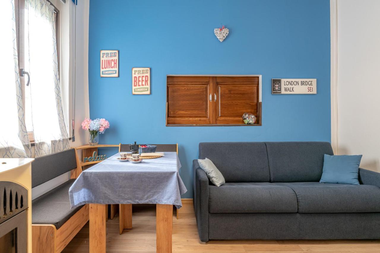 Bilocale Blue Relax Apartment Erba Ngoại thất bức ảnh
