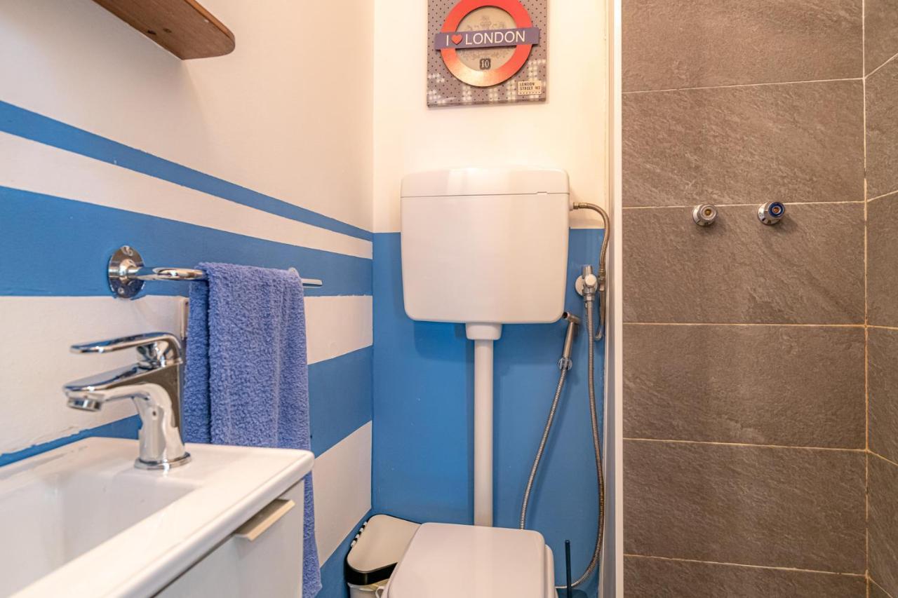Bilocale Blue Relax Apartment Erba Ngoại thất bức ảnh